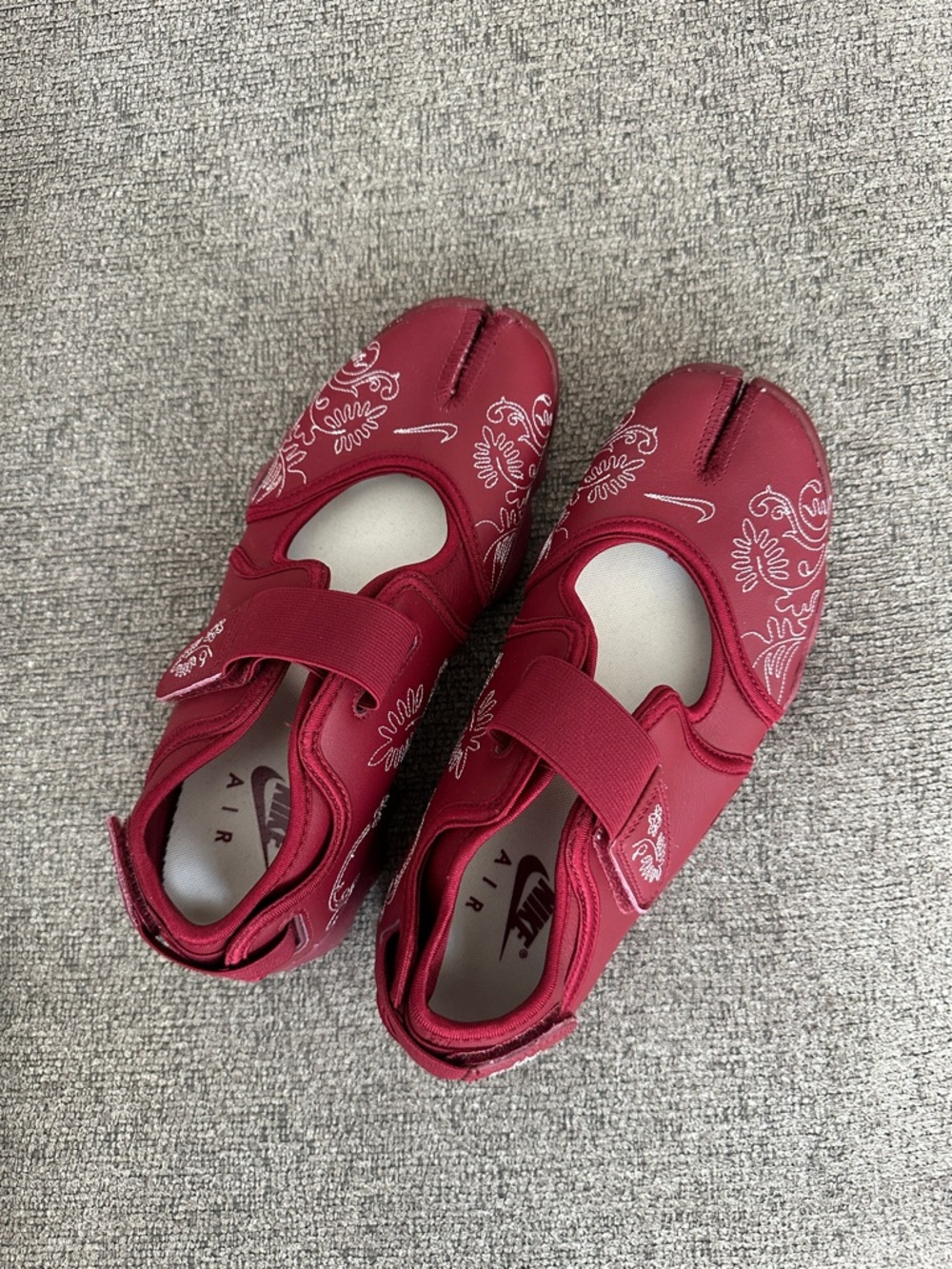 Botanical Nike air rift sneakers in burgundy - Picture 3 of 5